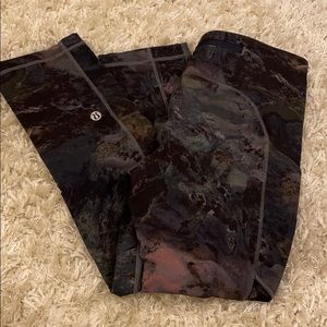 Lululemon patterned speed up crop 21”